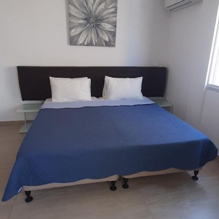 P L Panagiotis Apartment Larnaca Esterno foto